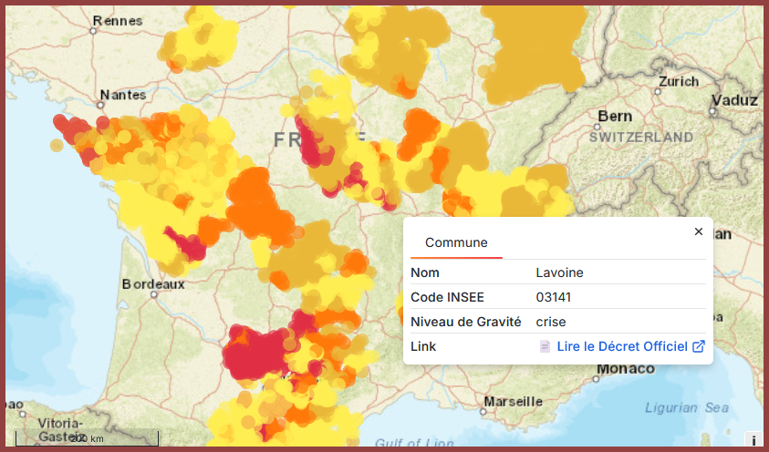Carte des Alertes Sécheresse en France - 30 Juin 2026 Carte de la France montrant les zones de sécheresse au 30 juin 2026 par code couleur : vigilance en jaune, alerte en orange, alerte renforcée en orange foncé et crise en rouge. Un encadré affiche la commune de Lavoine en état de crise.
